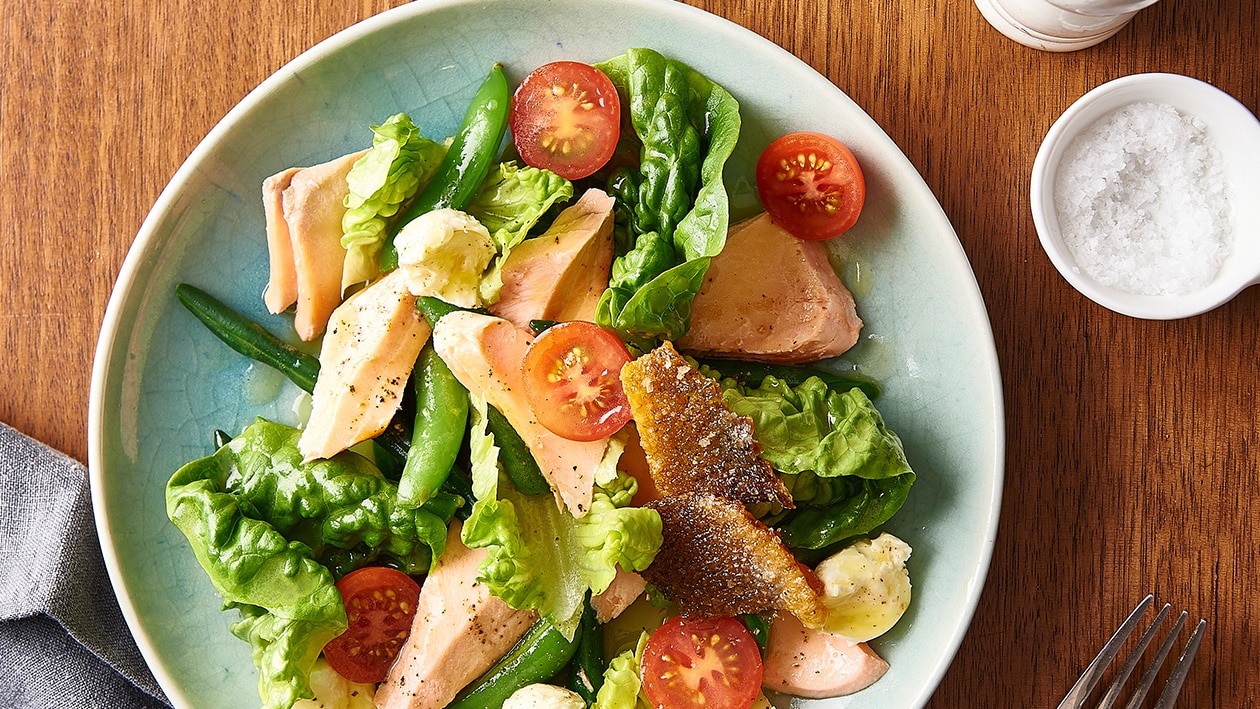 Gepocheerde zalm salade met citrus vinaigrette